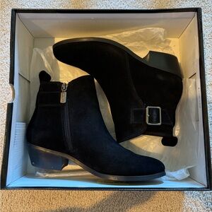 Blondo “Saddie” waterproof black suede booties, size 6